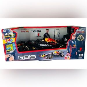 Maisto Tech RC 1:24 - 2.4 GHZ - USB Charge - RB18 Oracle RedBull Max1 Verstappen